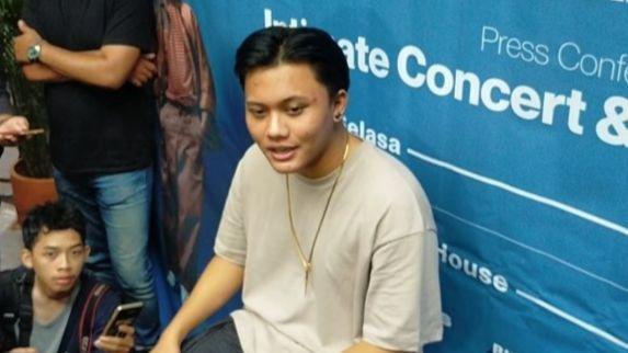 Berlian Seharga Rp2 Miliar Milik Ibunya Raib, Ini Komentar Rizky Febian