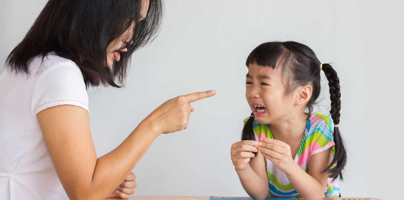 5 Alasan Mengapa Orangtua Tidak Harus Memarahi Anak di Depan Umum