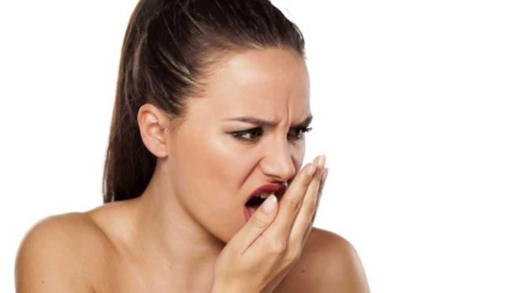 Bau Mulut Bikin Risih? Atasi dengan 5 Cara Jitu Ini