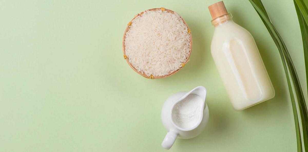 Jangan Dibuang, Ini 6 Manfaat Air Cucian Beras untuk Kecantikan