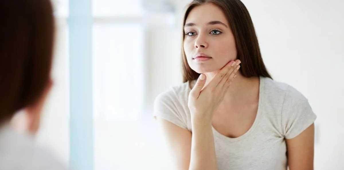 Cara Ini Bisa Cegah Kerutan di Leher. Mulai dari Pakai Sunscreen hingga Berhenti Merokok