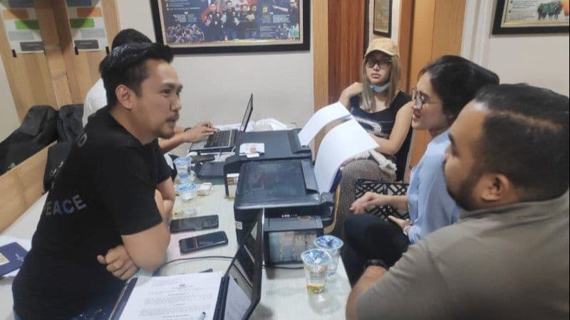 Polisi Temukan Tiga Butir Pil Diduga Ekstasi di Tempat Sampah Lucinta Luna