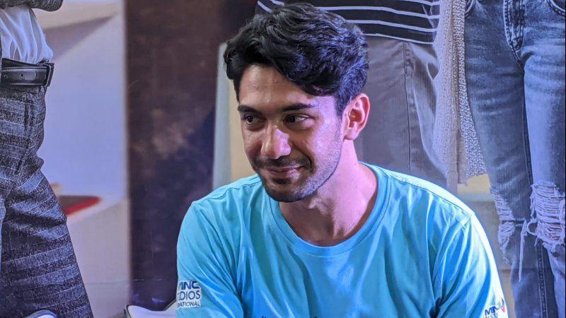 Cerita di Balik Penampilan Urakan Reza Rahadian di 'Toko Barang Mantan'