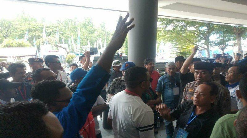 Panas! Kongres PAN Nyaris Diwarnai Adu Jotos Pendukung Mulfachri dan Zulhas