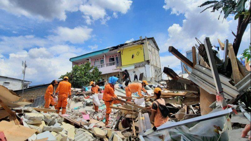 Indekos 3 Lantai Roboh di Mampang, Kerugian Ditaksir Mencapai Rp1,5 Miliar