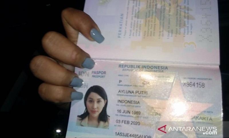 Pada Paspor Barunya, Jenis Kelamin Lucinta Luna Perempuan
