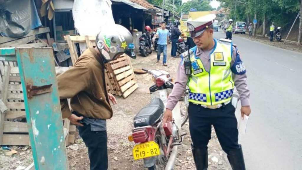 Ada Sepeda Motor Pelat Nomor China di Bandung