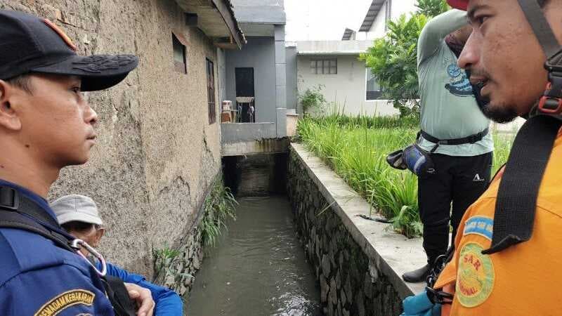 Seorang Anak Hanyut Ditemukan Tewas di Aliran Sungai Bandung