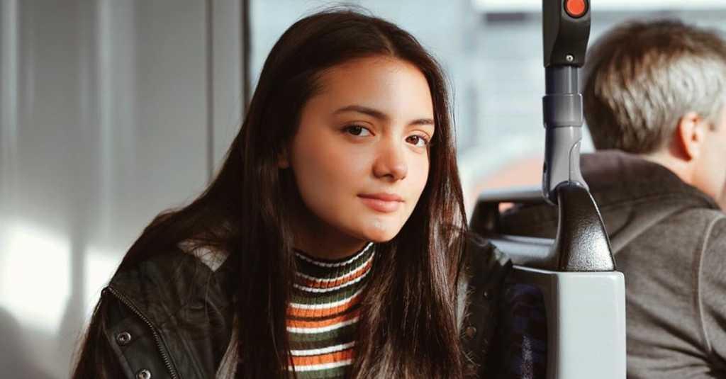 Gaya Rambut Blonde-nya Jadi Pusat Perhatian, Amanda Rawles Tak Nyaman