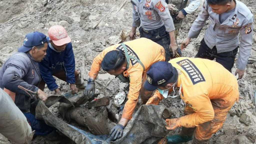 Tetangga Mengungsi, Pria Ini Bertahan dan Akhirnya Tewas Tertimbun Longsor