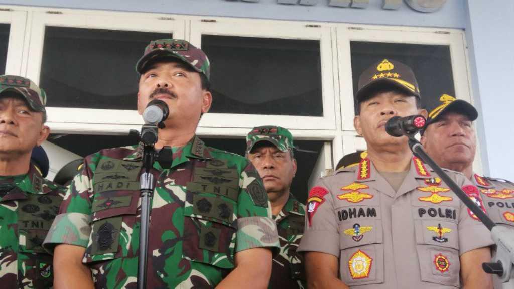 Panglima TNI Minta Warga Kembalikan 11 Senjata Milik Milik Korban Mi-17