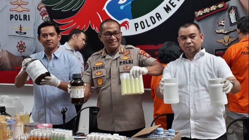 Pabrik Kosmetik Ilegal Digerebek Polisi di Depok, 3 Orang Jadi Tersangka