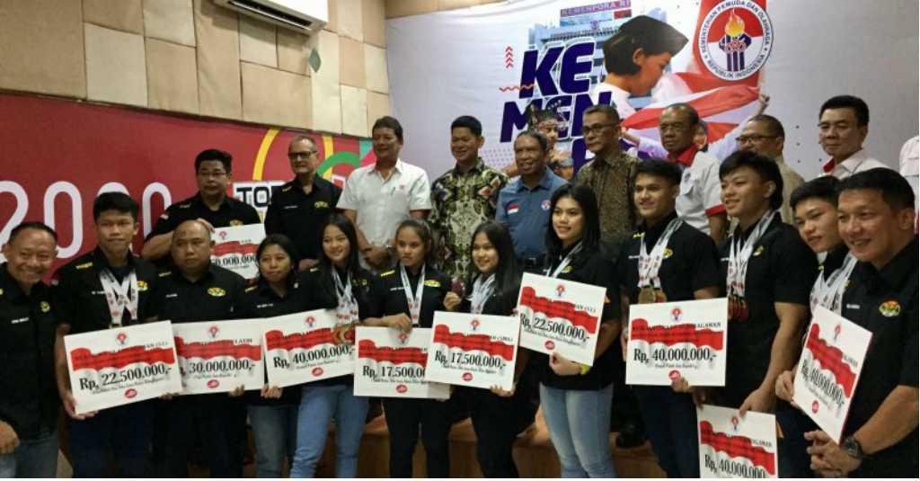 Kemenpora Guyur Bonus Ratusan Juta untuk Lifter Muda Indonesia