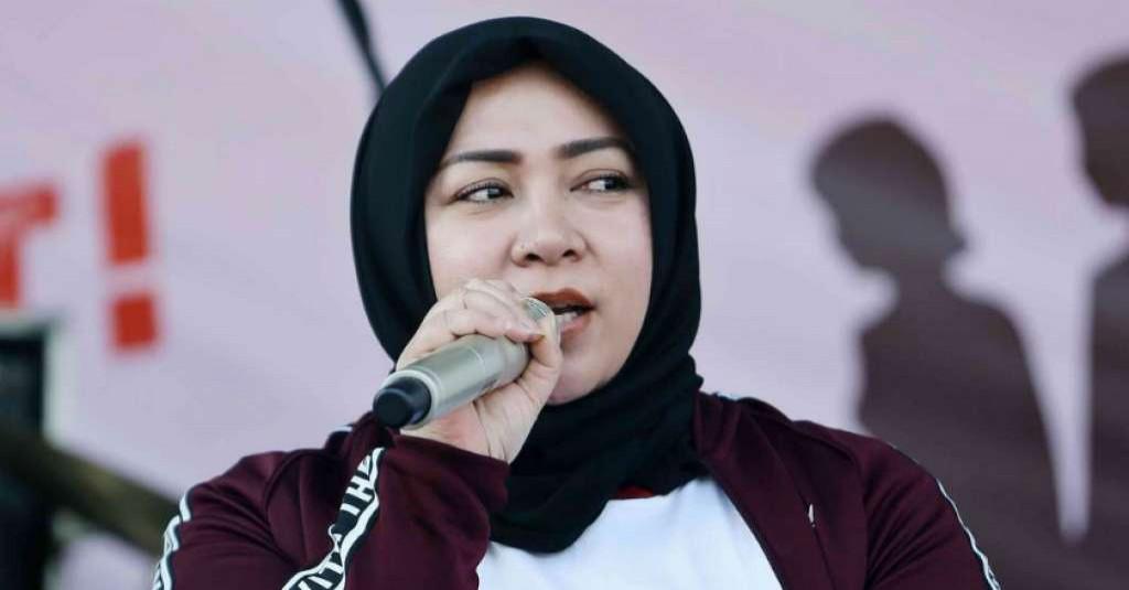 Melly Goeslaw Mengaku Lebih Mudah Berhenti Merokok Daripada Makan Nasi