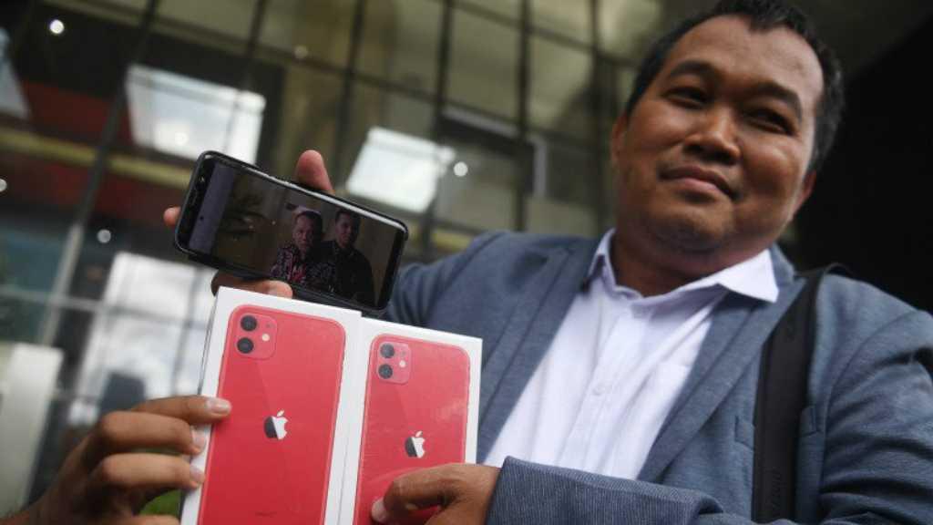 MAKI Titipkan iPhone 11 ke KPK, Hadiah Sayembara Cari Nurhadi-Harun Masiku