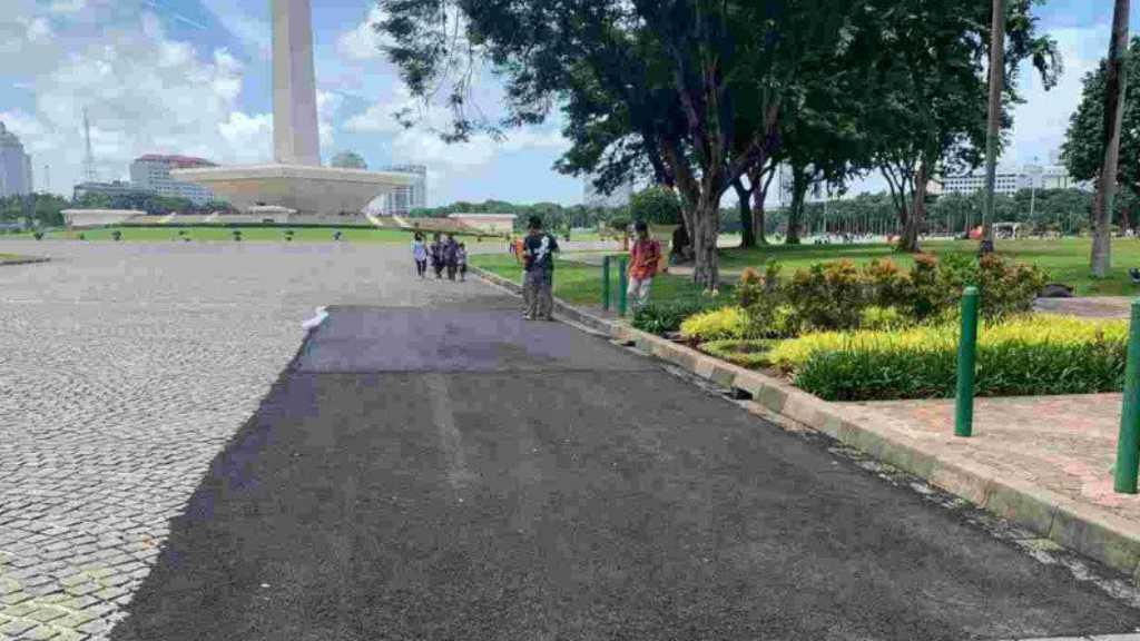 Uji Coba Pengaspalan Lintasan Formula E Monas Dilakukan