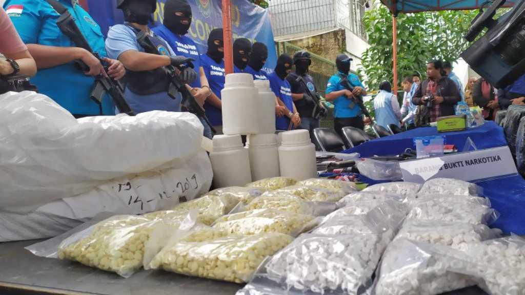 Pabrik Narkoba di Bandung Ternyata Porduksi Pil Mengandung Carisoprodol