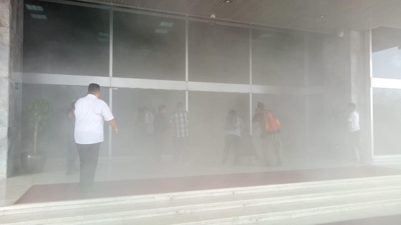 Asap Tebal Selimuti Gedung DPR RI