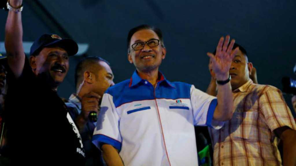 Anwar Ibrahim Jadi Oportunis Pasca Pengunduran Diri Mengejutkan Mahathir