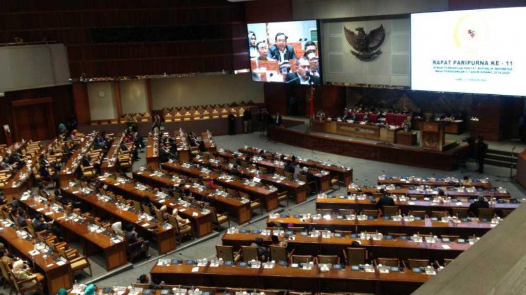 DPR Lantik Tiga PAW, Dua dari PDIP dan Satu Nasdem