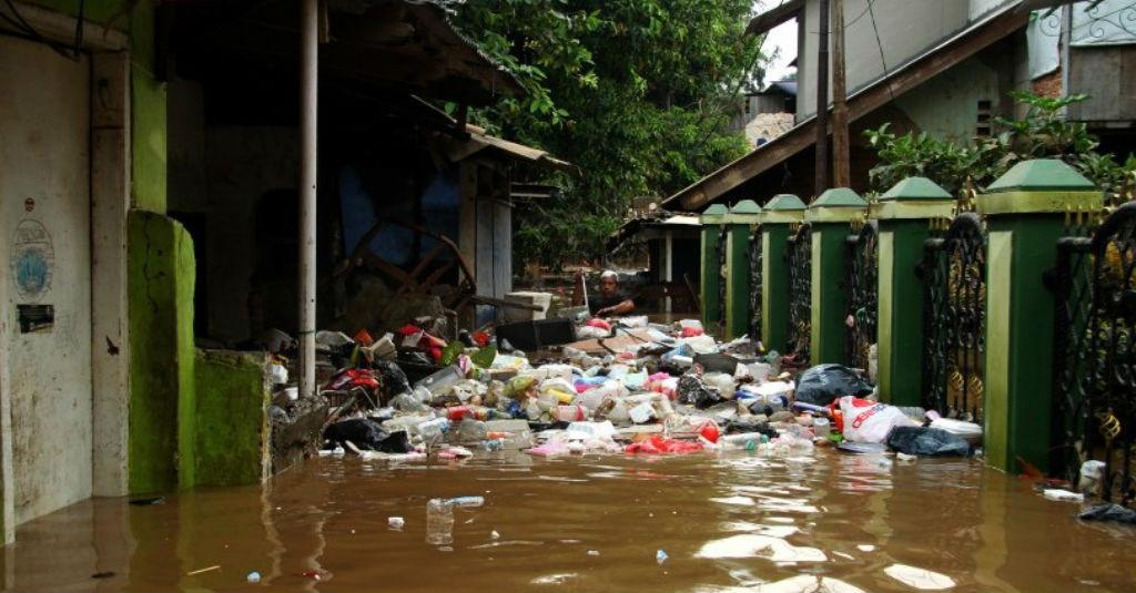 Perusahaan Asuransi Mendata Klaim Banjir Jakarta