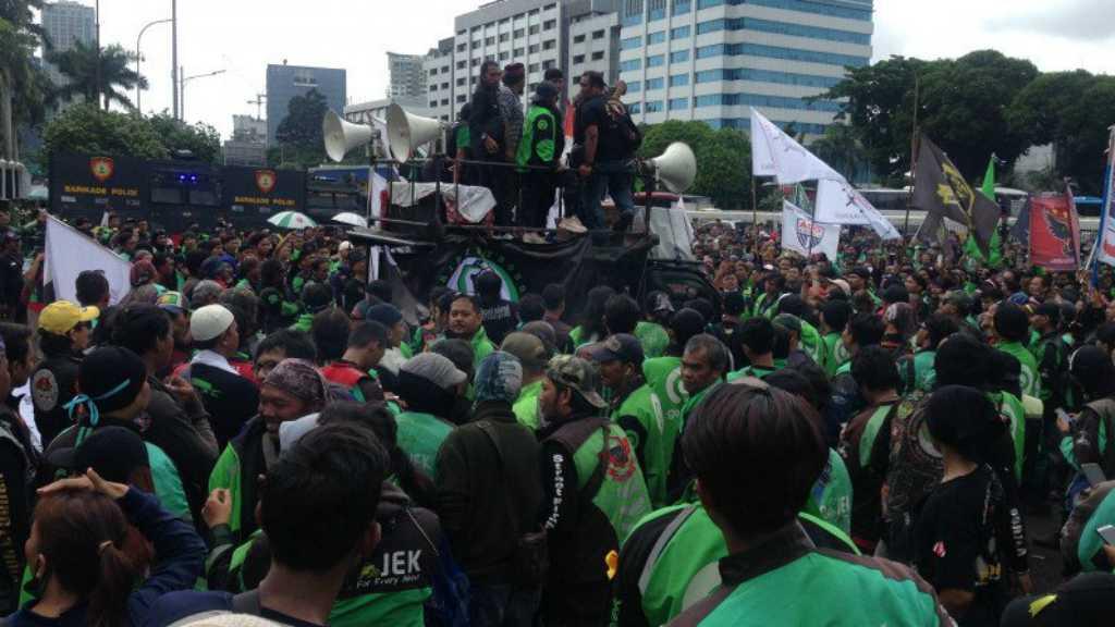 Siap-siap! Ojol Geruduk DPR Siang ini