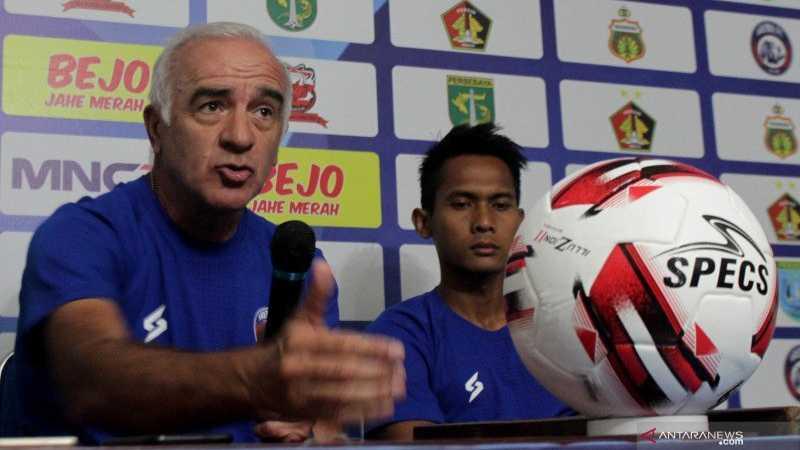 Jelang Arema vs Persib Bandung, Mario Gomez Ungkap Peluang Bauman Bermain