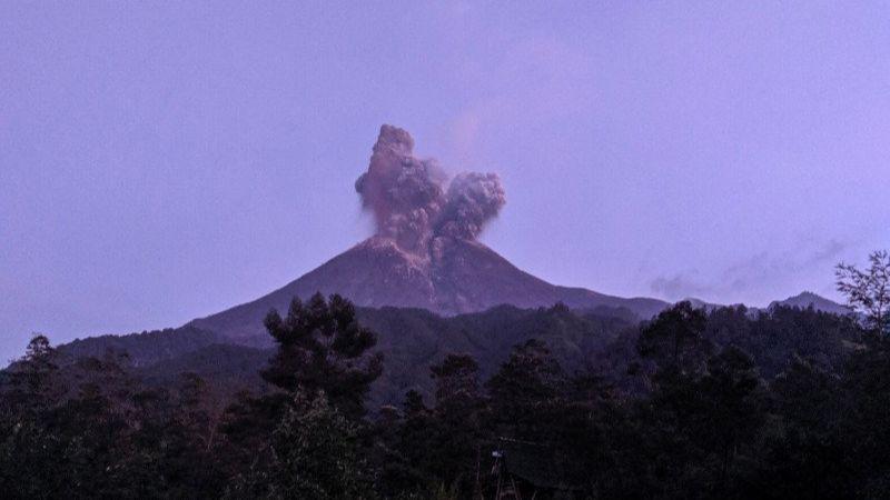 Bandara Adi Sumarmo Ditutup Sementara Imbas Erupsi Merapi