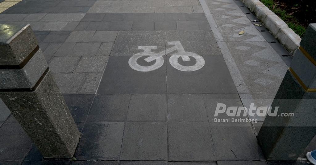 Pemkab Humabahas Buka Suara soal Bocah yang Viral 'Kopek' Aspal Jalan Seharga Rp199 Juta Pakai Tangan Kosong