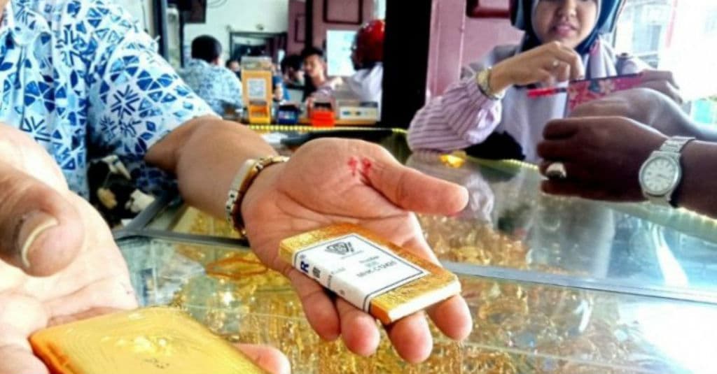 Harga Emas Antam Cetak Rekor Tertinggi Sentuh Rp827.000 per Gram
