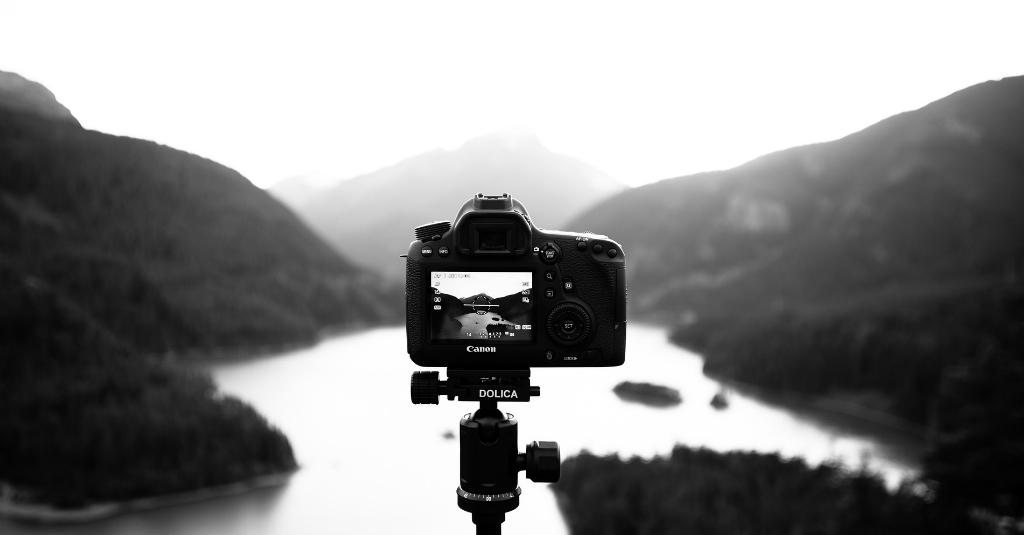Lebih Baik Kamera DSLR atau Mirorless untuk Belajar Fotografi?
