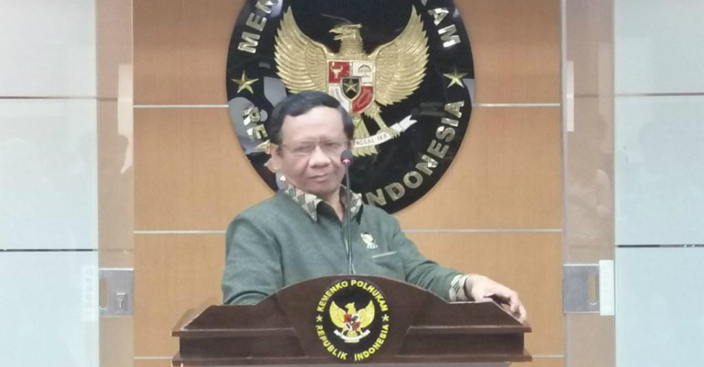 Mahfud Jelaskan Perbedaan Timbun Masker untuk Keuntungan dan Menolong