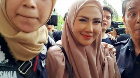Khawatir Kesehatan Anak karena Virus Korona Rey Utami Ingin Segera Bebas