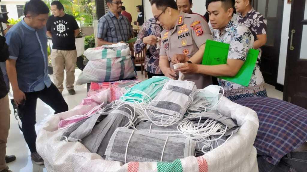 Polisi Gerebek Penimbunan di Bandung, Diduga Masker Bekas yang Akan Dijual