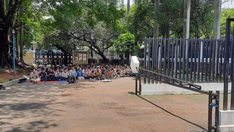 Pertama Kalinya, Halaman Kedutaan Besar India Jadi Lokasi Salat Jumat