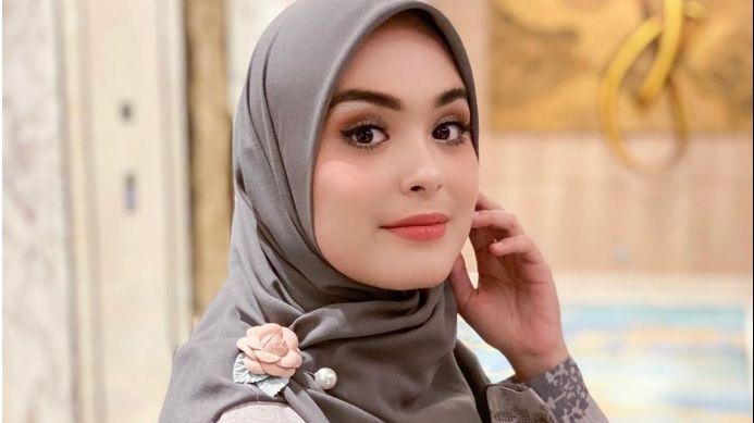 Selamat, Vebby Palwinta Sudah Bertunangan dengan Pria Berdarah Arab