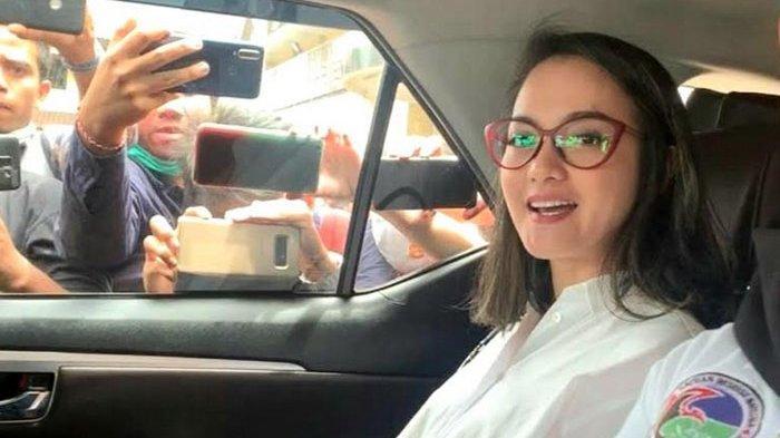 Ririn Ekawati Bantah Dituding Asistennya Pakai Happy Five