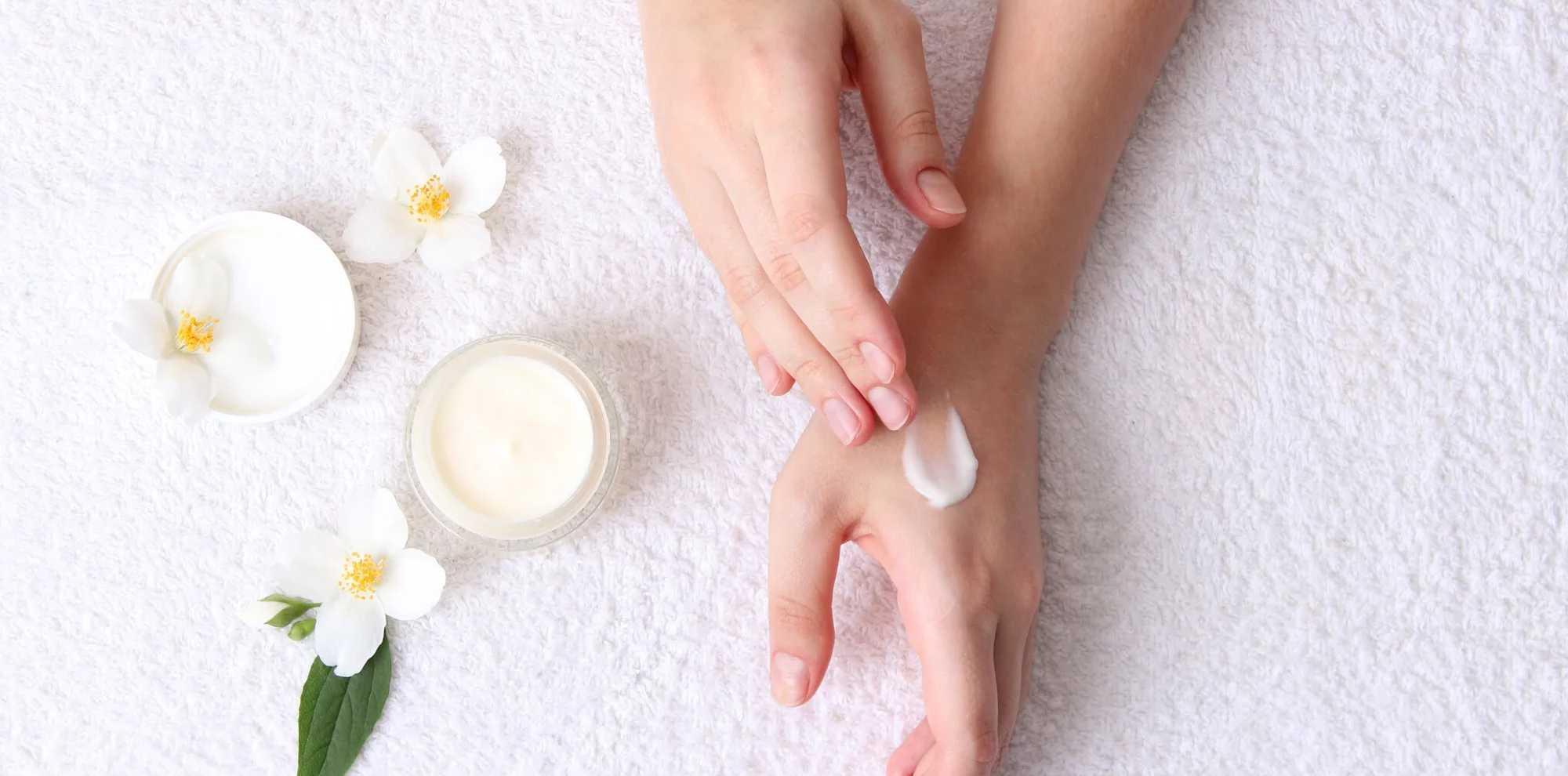5 Cara Menghaluskan Tangan yang Kasar dan Kering Secara Alami