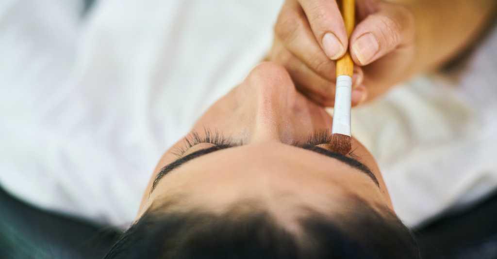 Tips Memilih Kosmetik yang Aman dari Risiko Kerusakan Kulit