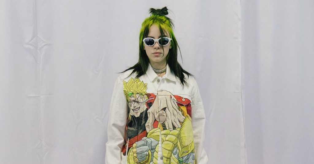 Protes Soal 'Body Shaming' Billie Eilish Buka Baju Saat Konser