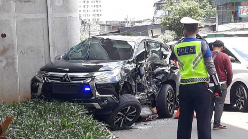 Sopir Bus TransJakarta Penabrak Mobil Istri Jenderal Jadi Tersangka