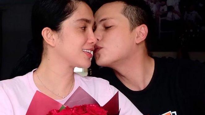 Sorak Bahagia Ussy dan Andhika Pratama Akhirnya Akan Punya Anak Laki-Laki