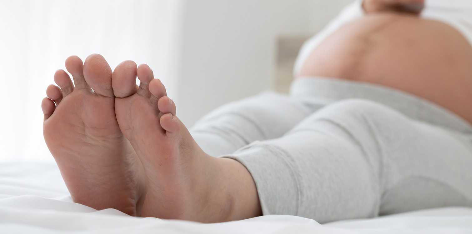 5 Obat Rumahan untuk Kaki Bengkak Selama Kehamilan