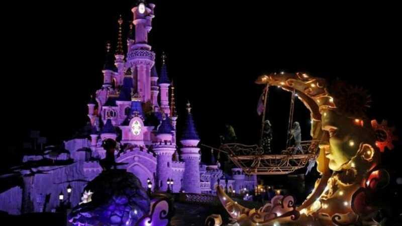 Gara-gara Korona, Disney Paksa Tutup Taman Hiburan di California-Florida