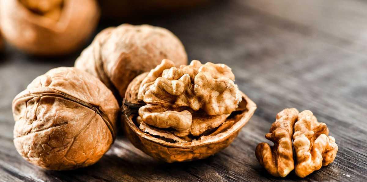 7 Manfaat Luar Biasa Kacang Kenari untuk Kesehatan Kulit dan Rambut