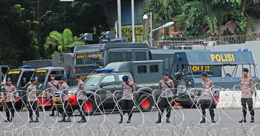 Anggota Polri Tetap Bertugas Seperti Biasa di Tengah Wabah Korona