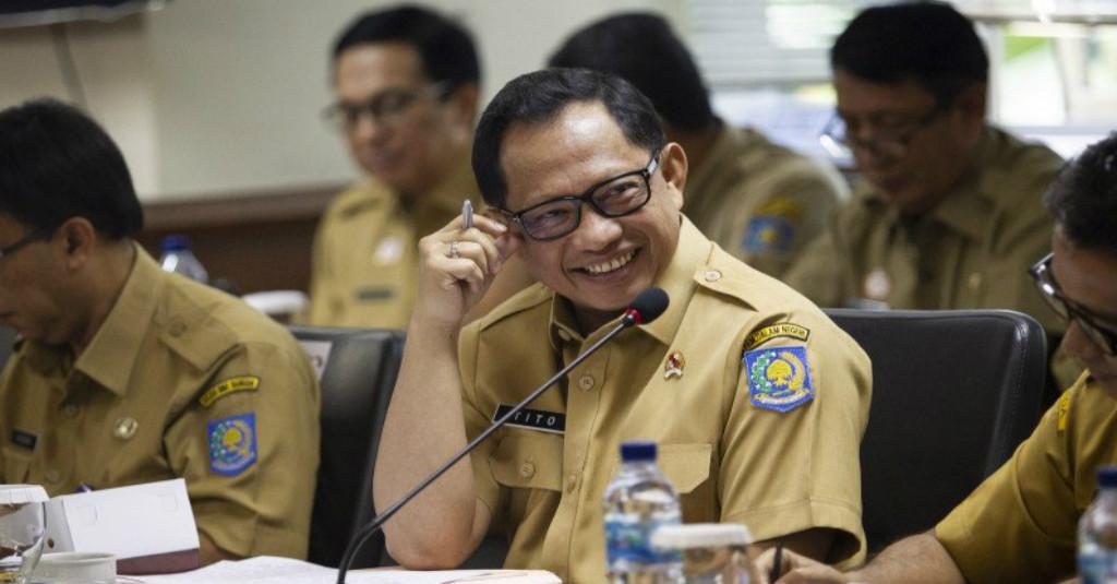 Mendagri Tito dan Istri Negatif Korona