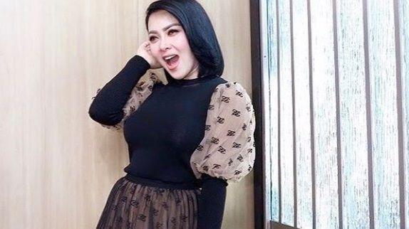 Tips Cara Terhindar dari Korona Ala Syahrini: Cuci Tangan dengan Lebay