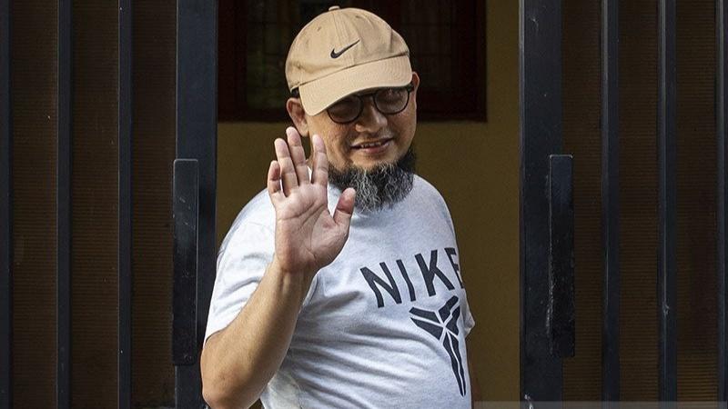 Kondisi Mata Memburuk, Novel Tak Hadir Sidang Perdana Penyiraman Air Keras