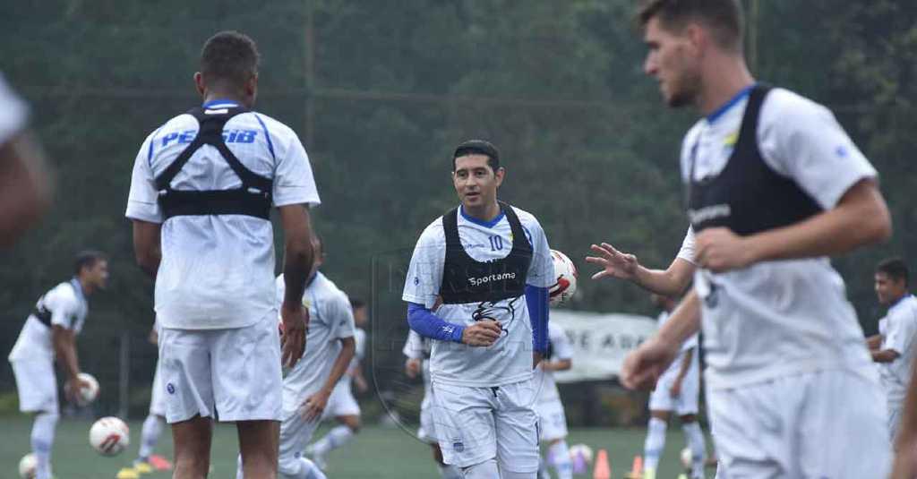 Ini Alasan Rene Alberts Tetap Gelar Latihan bagi Persib Bandung